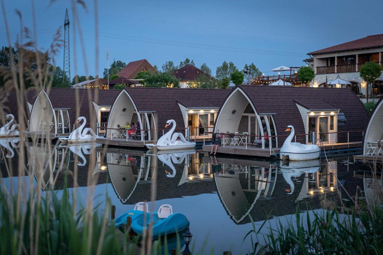 Schwimmende Ferienwohnung