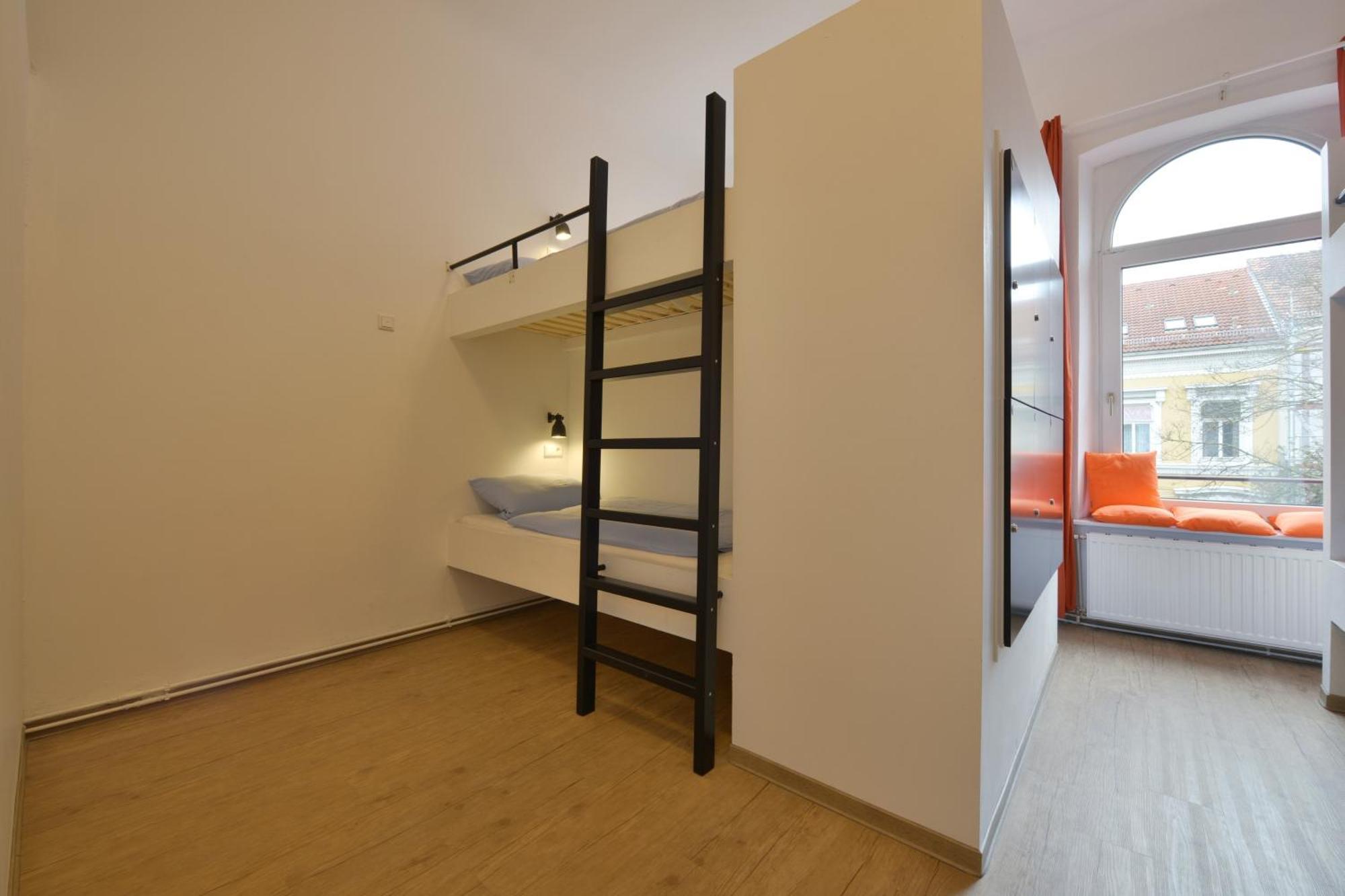 Bed 10-Bed Mixed Dormitory Room