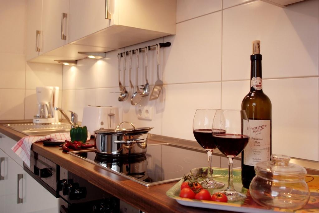 Studio Apartment,107332002:JPEG