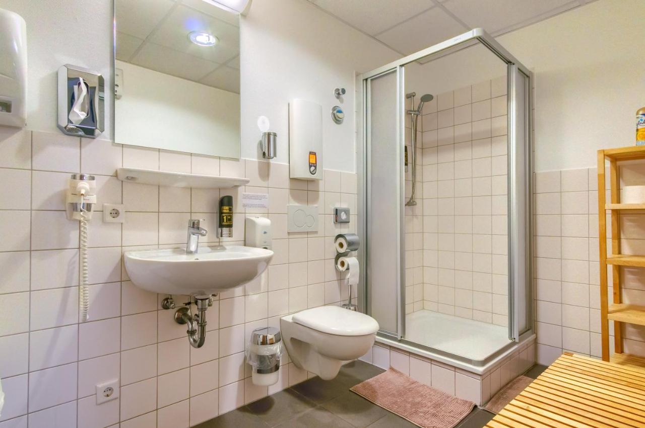 Dreibettzimmer mit Gemeinschaftsbad
