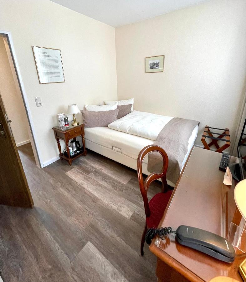 Single Room,1109868171:JPEG