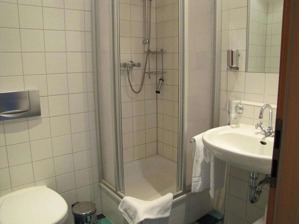 Einzelzimmer mit Dusche