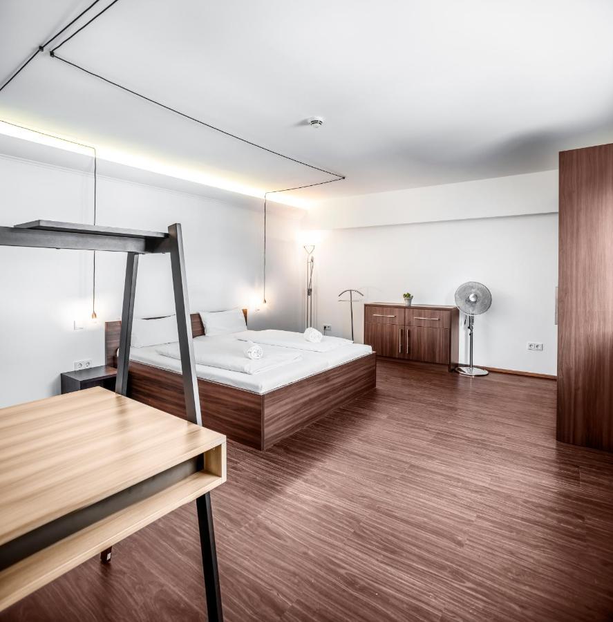 Deluxe Studio