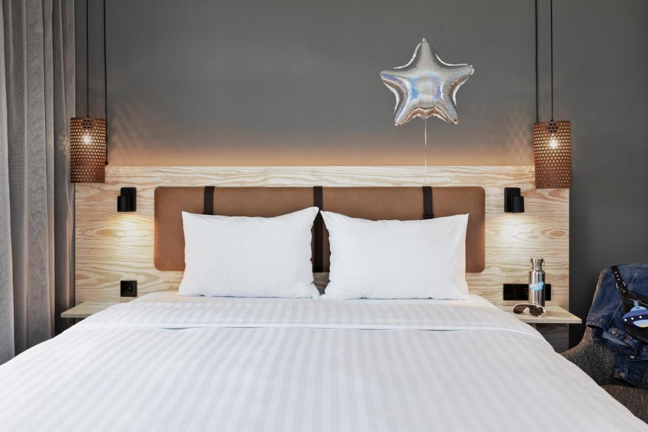 Moxy Queen Sleeper Guest room 1 Queen