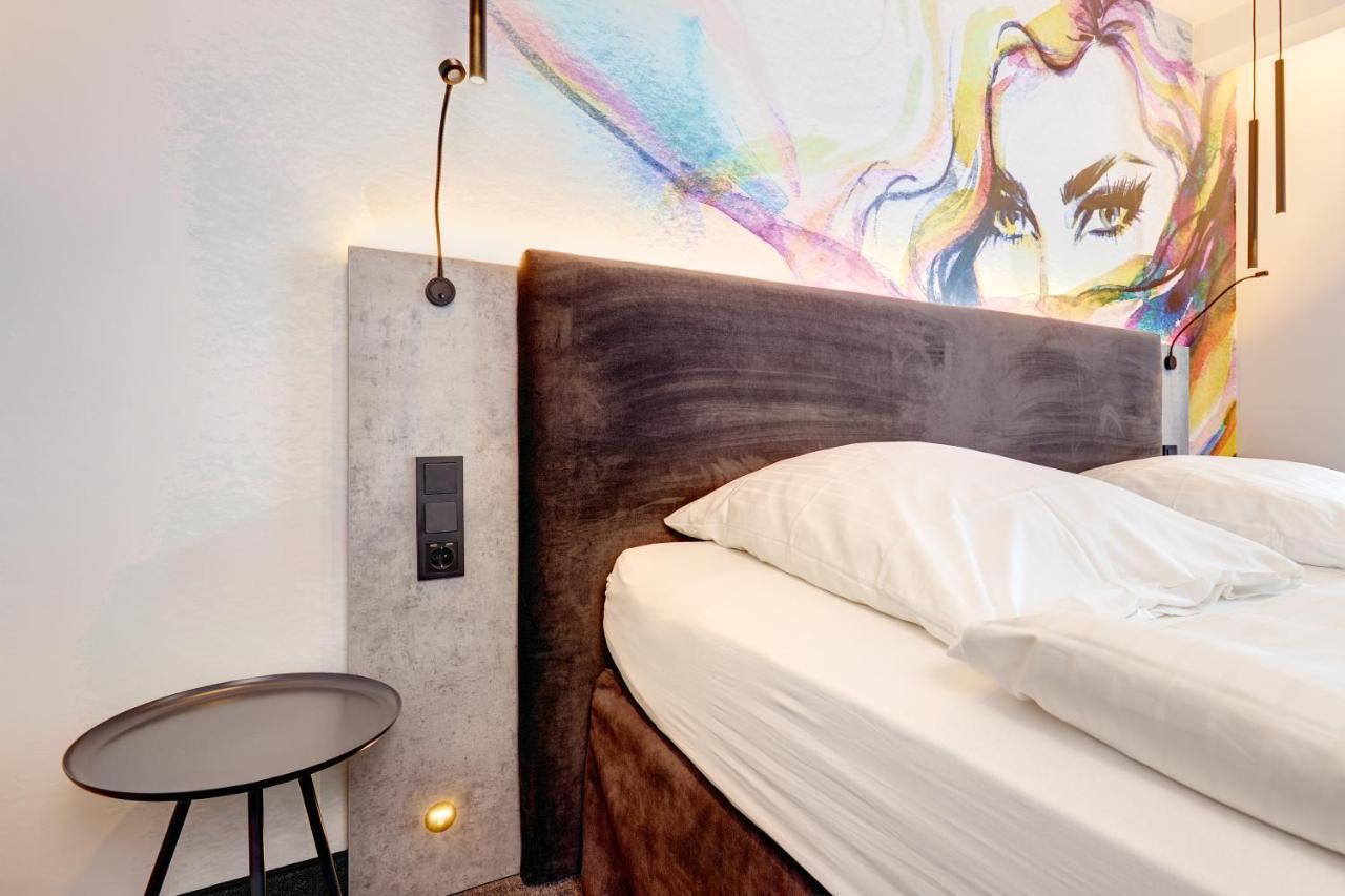 Comfort Queen Room