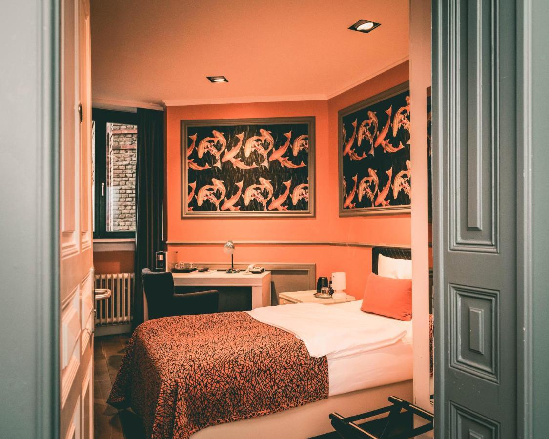 S Room