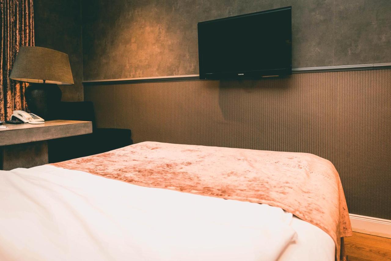 M Room