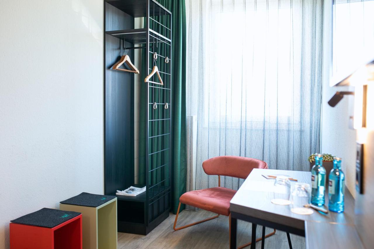 Quarto Empresarial com 2 Camas de Solteiro