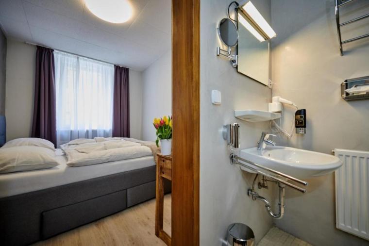 Doppelzimmer mit Gemeinschafts-WC