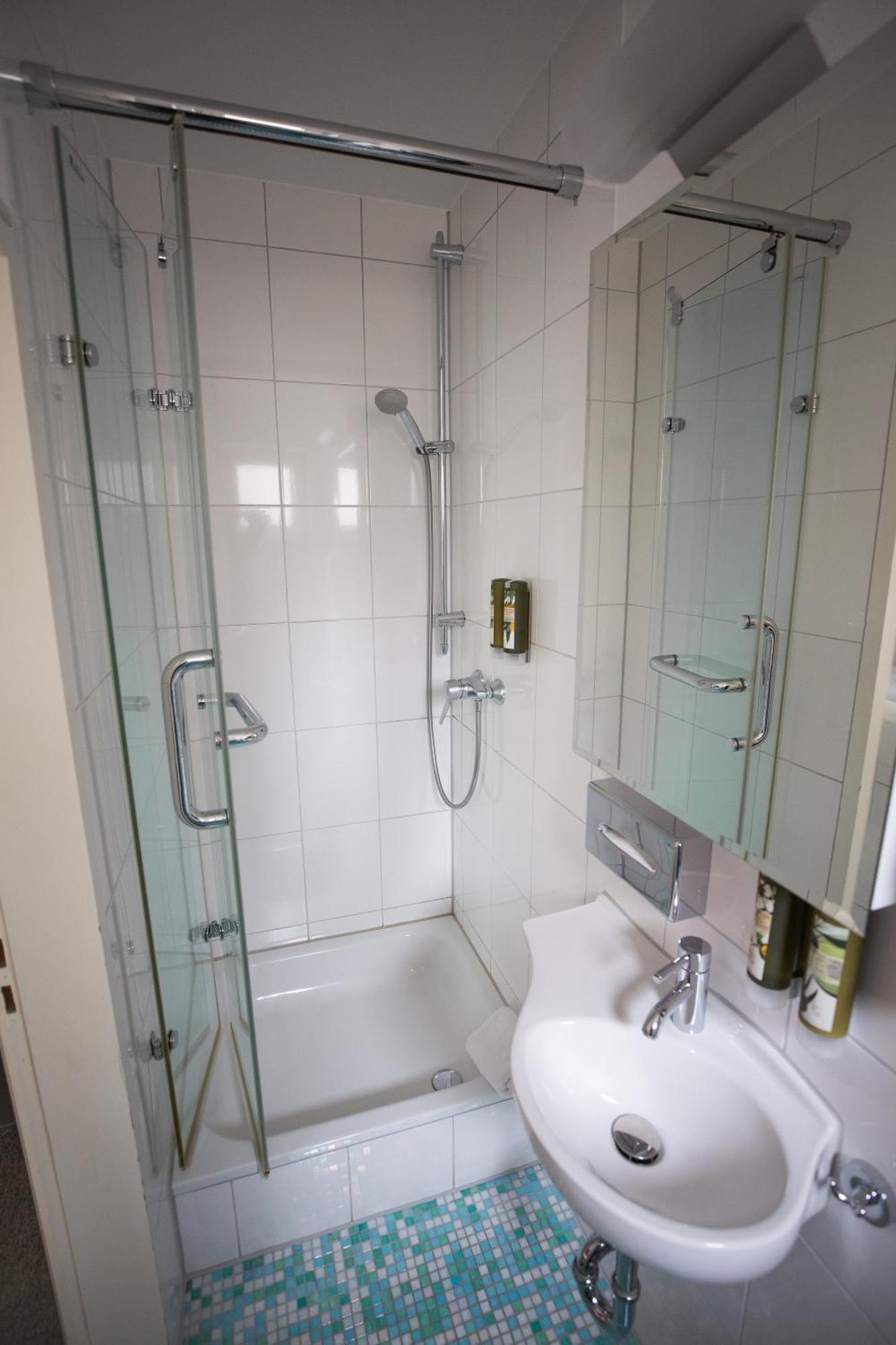Small Single Room,967847398:JPEG