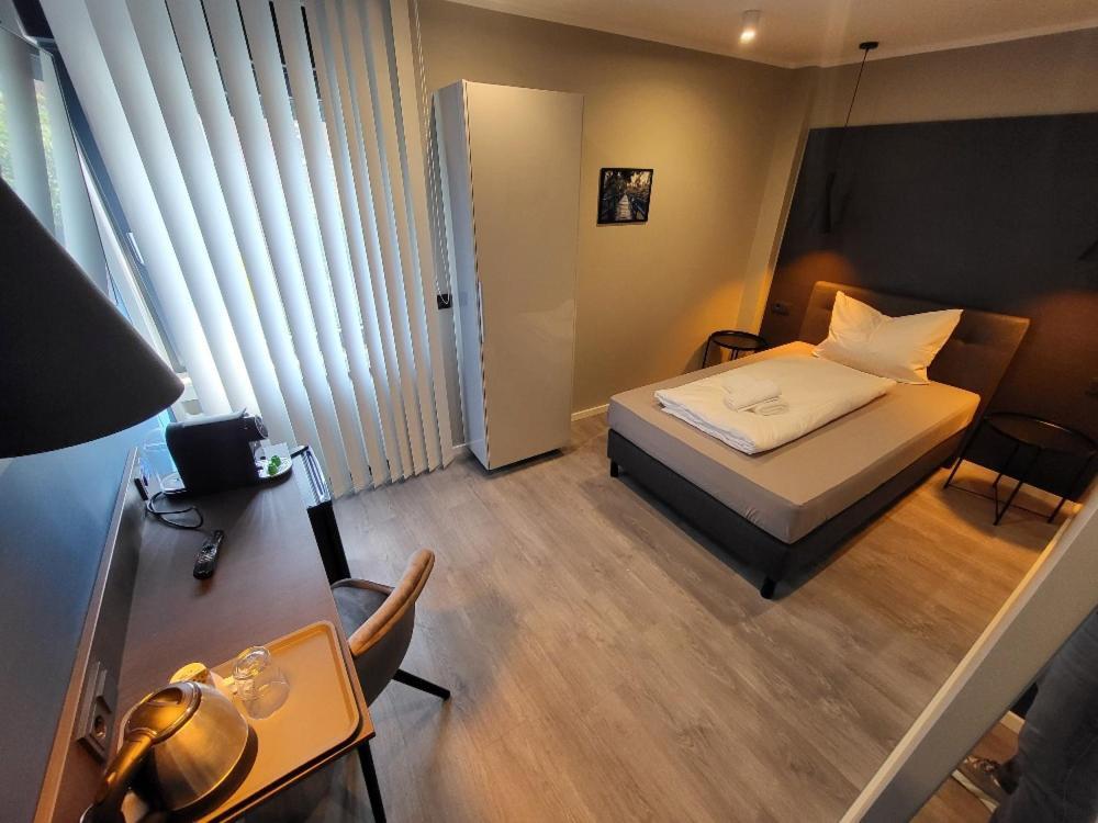 Deluxe Single Room,1296992266:JPEG