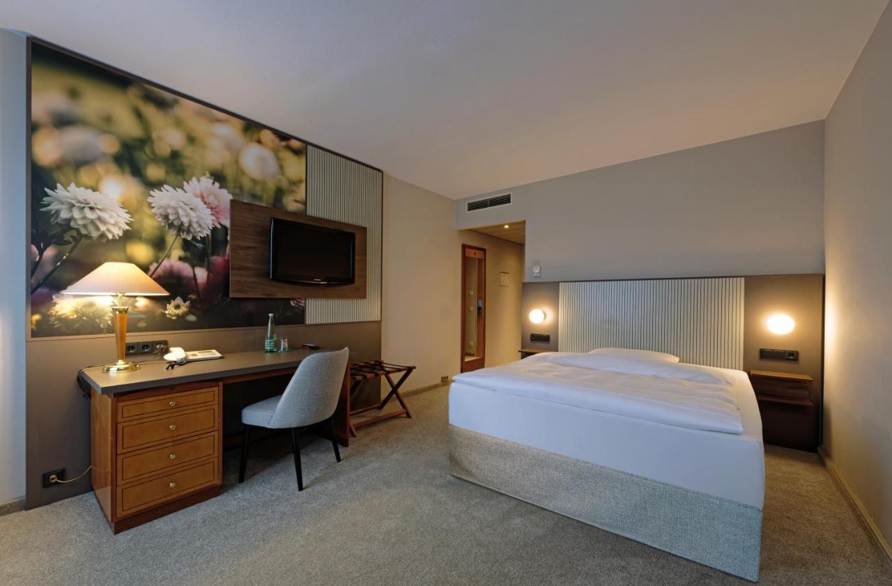 Standard Single Room with Queen Bed