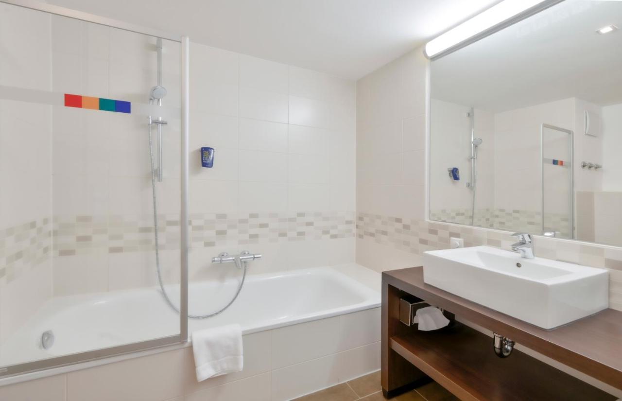 Superior Queen Room - Higher Floor/Non-Smoking