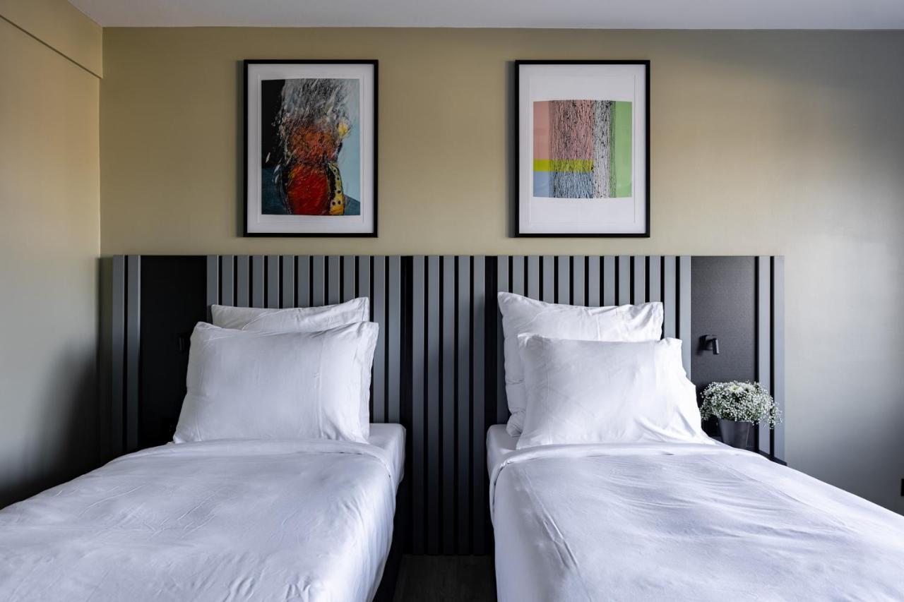 Large Studio Kitchenette Twin Beds,1327636439:JPEG