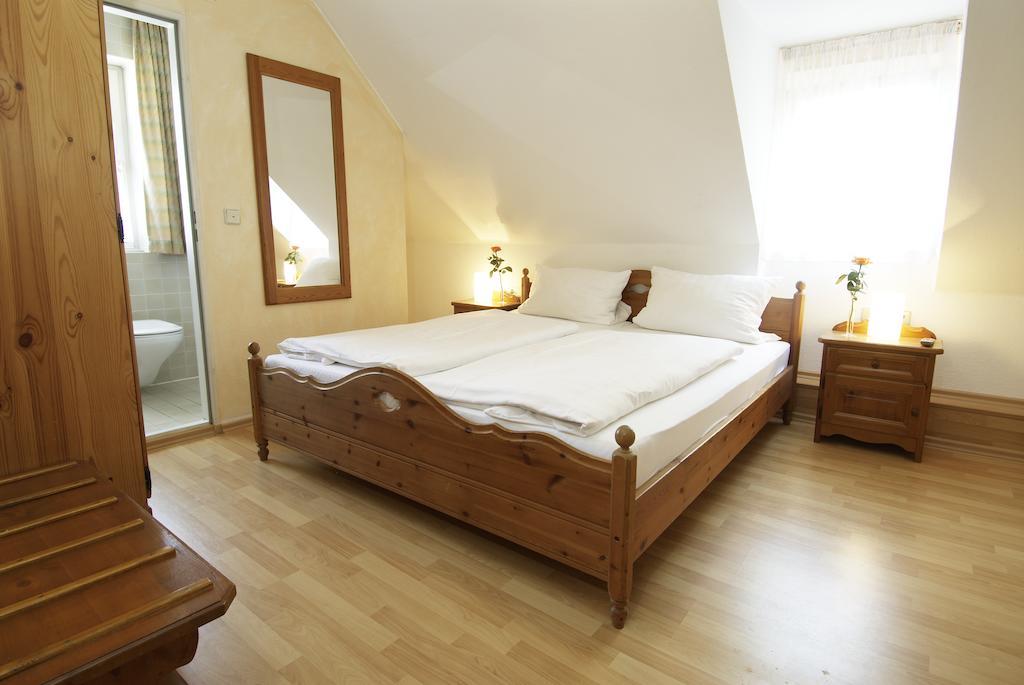 Doppel- oder Zweibettzimmer