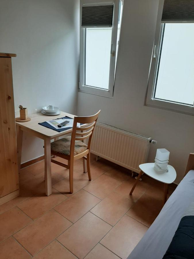 Standard Einzelzimmer mit Gemeinschaftsbad