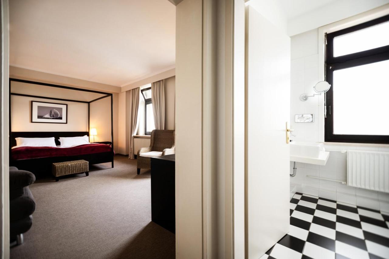Standard Double Room Lake View French Balcony