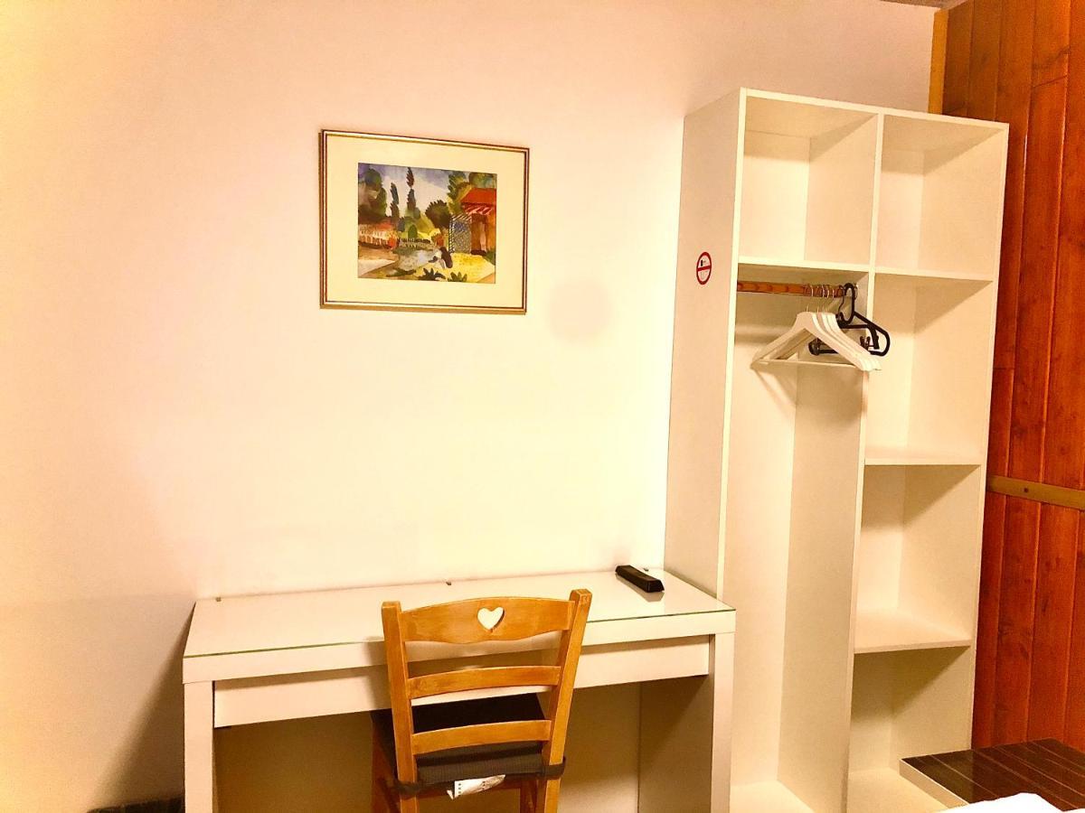 Einzelzimmer mit eigenem externen Bad
