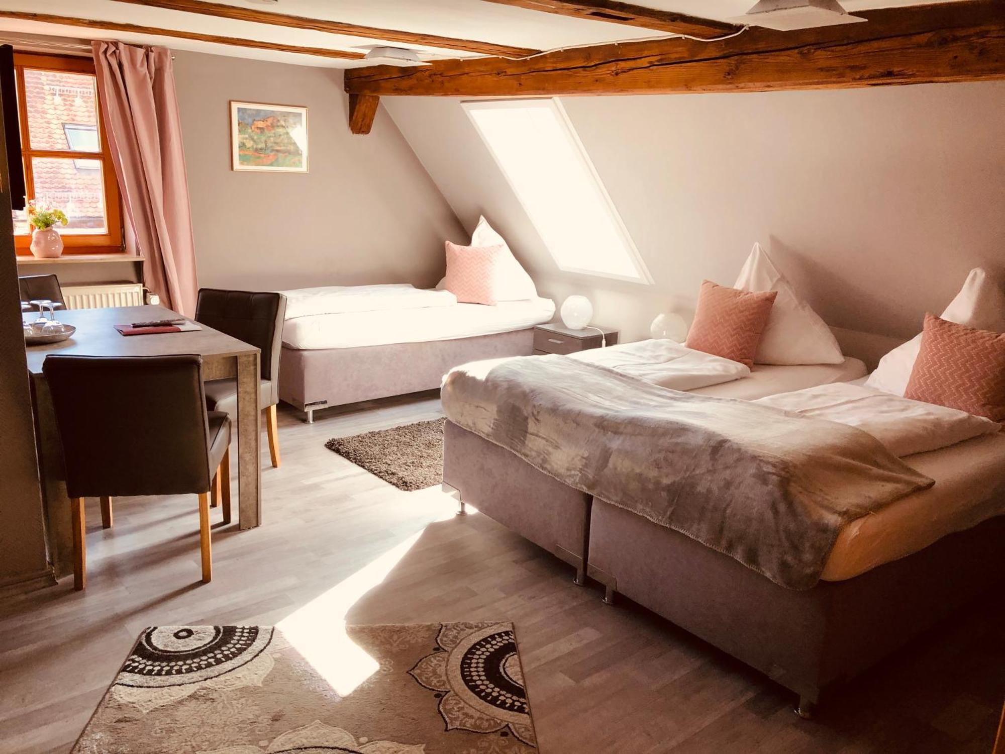 Comfort Dreibettzimmer mit Dusche