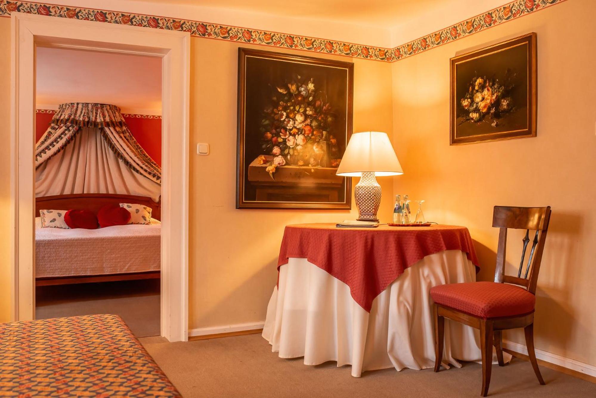 Honeymoon Suite