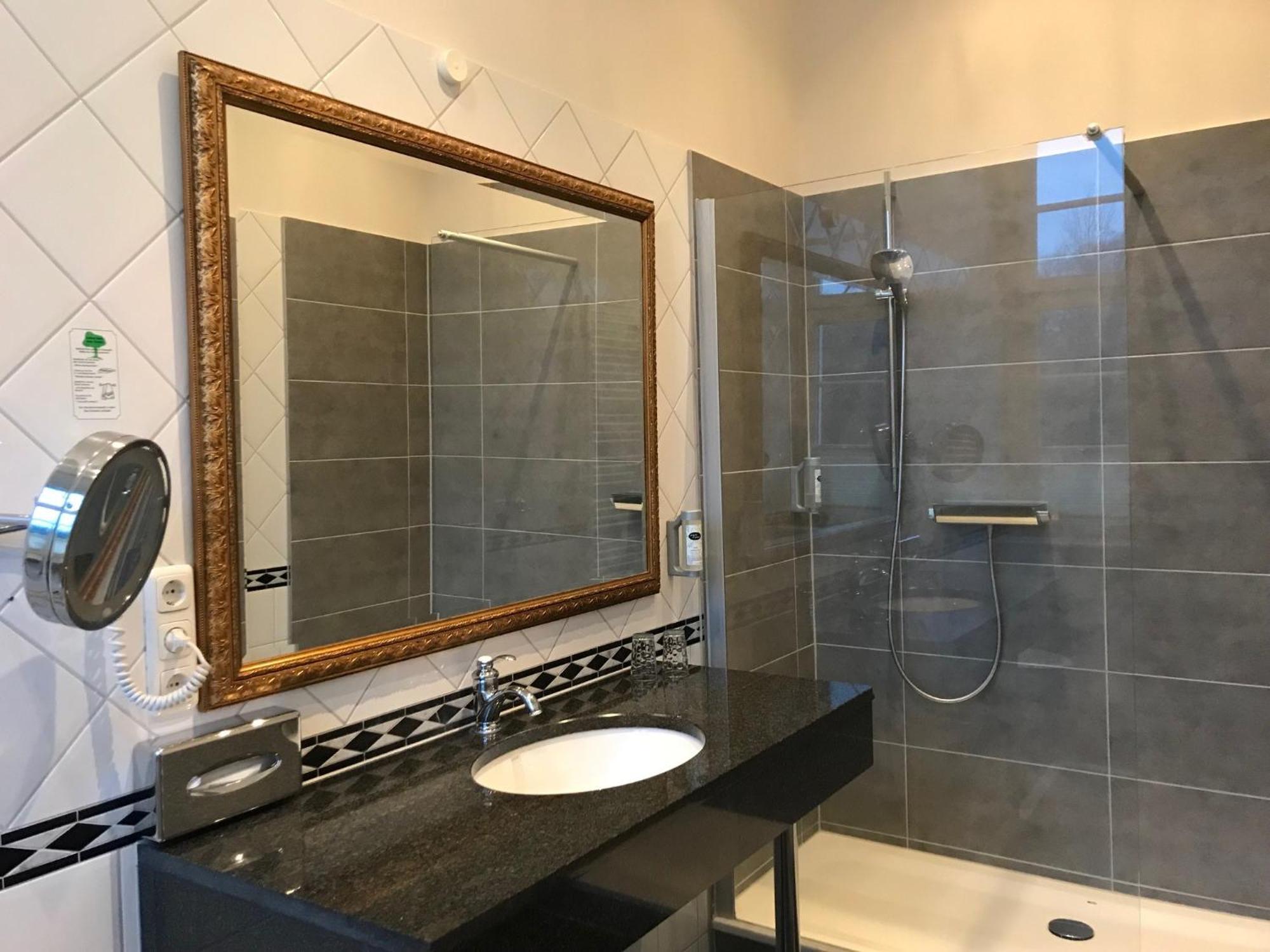 Small Suite