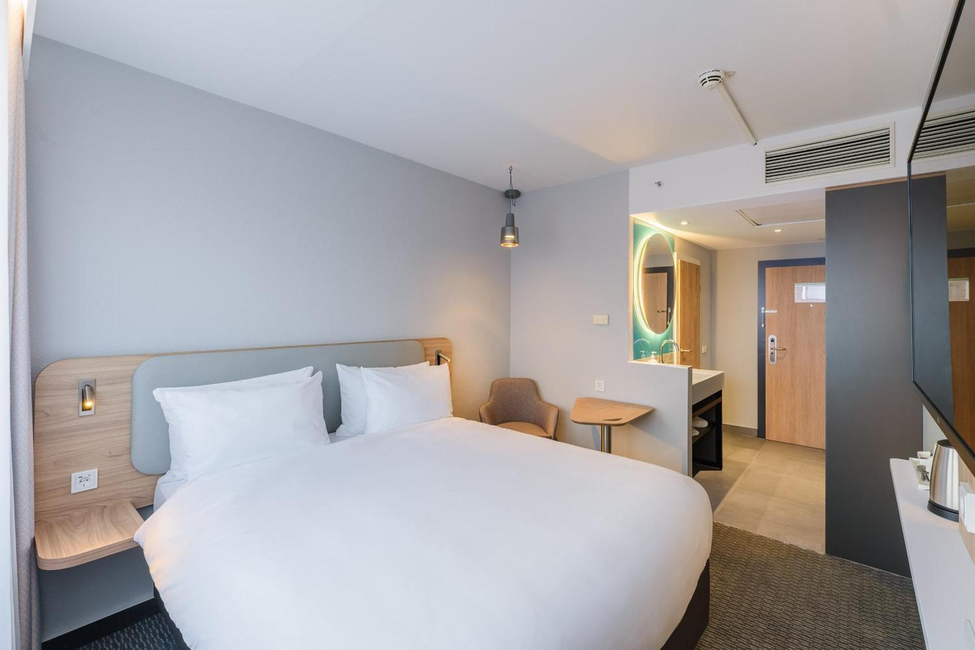 Standard King Room