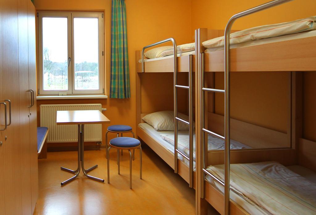 Vierbettzimmer mit Gemeinschaftsbad