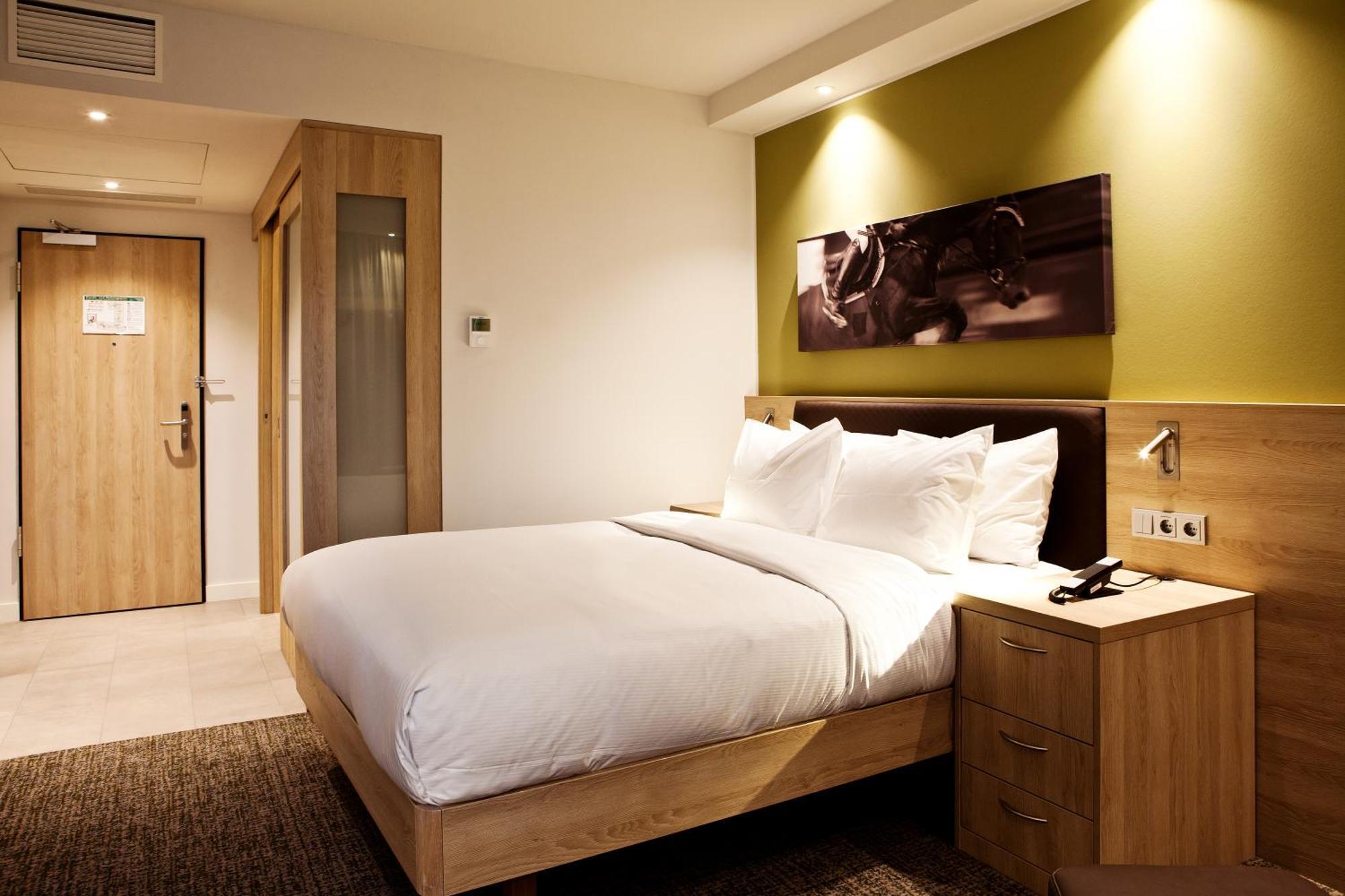 Queen Room Accessible,1547392372:JPEG