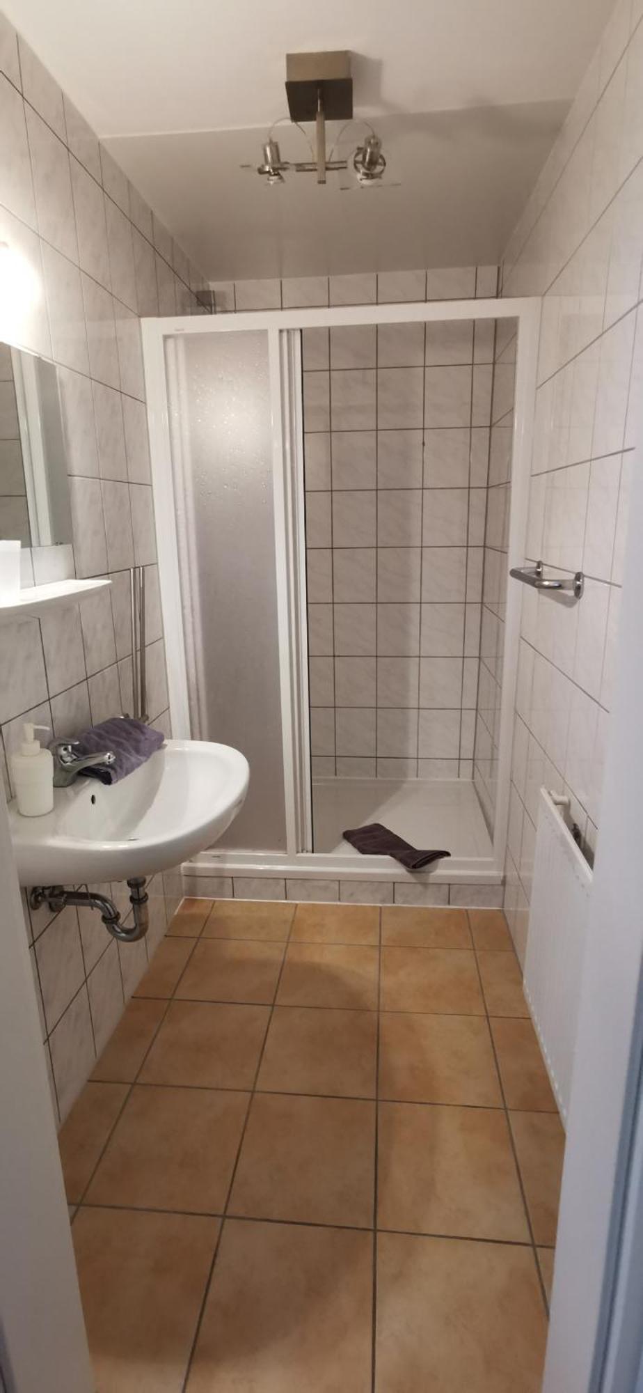 Vierbettzimmer mit eigenem Bad