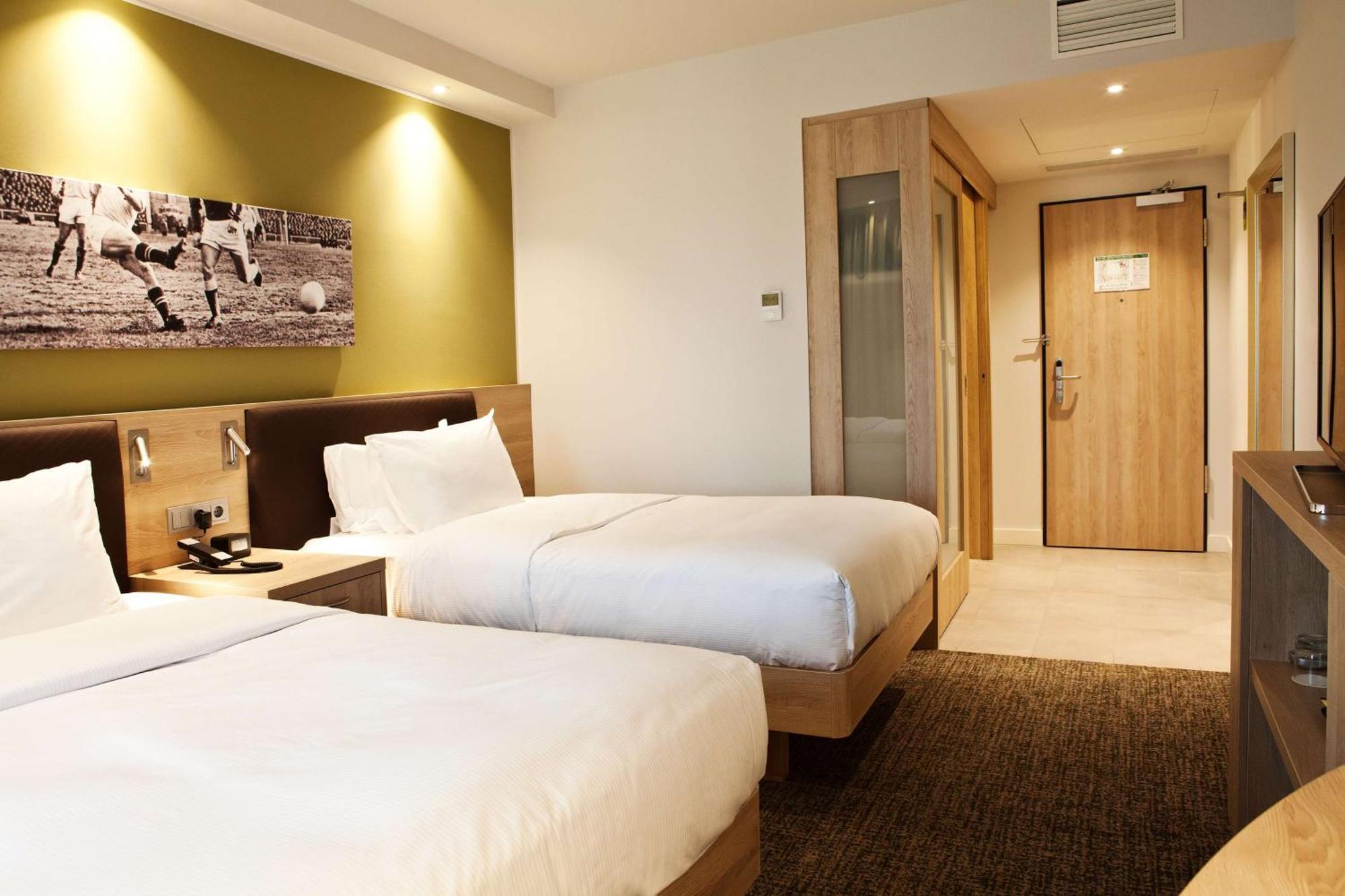 Twin Room,1552461526:JPEG