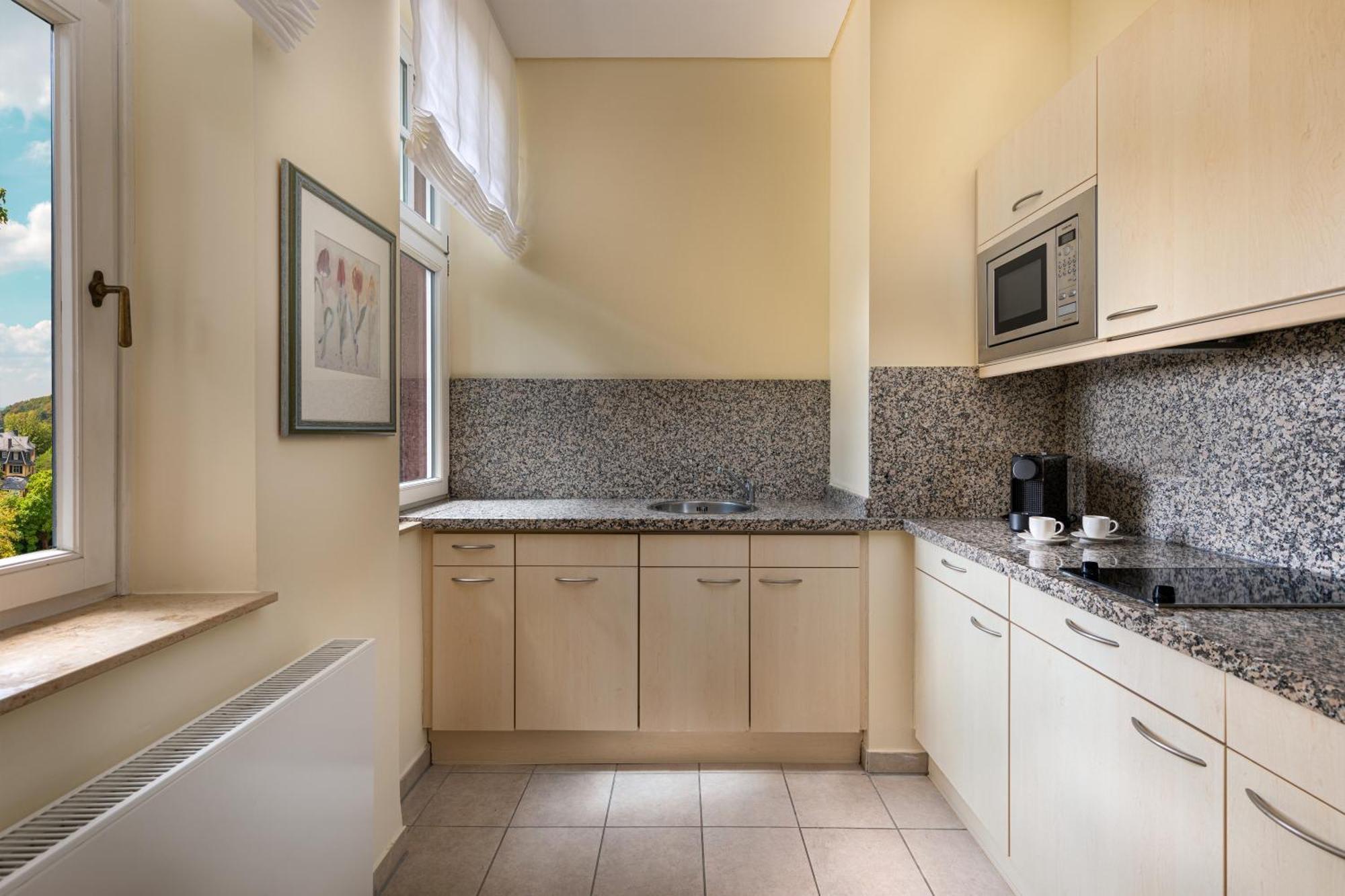 Classic Suite 1 Bedroom Suite 1 King