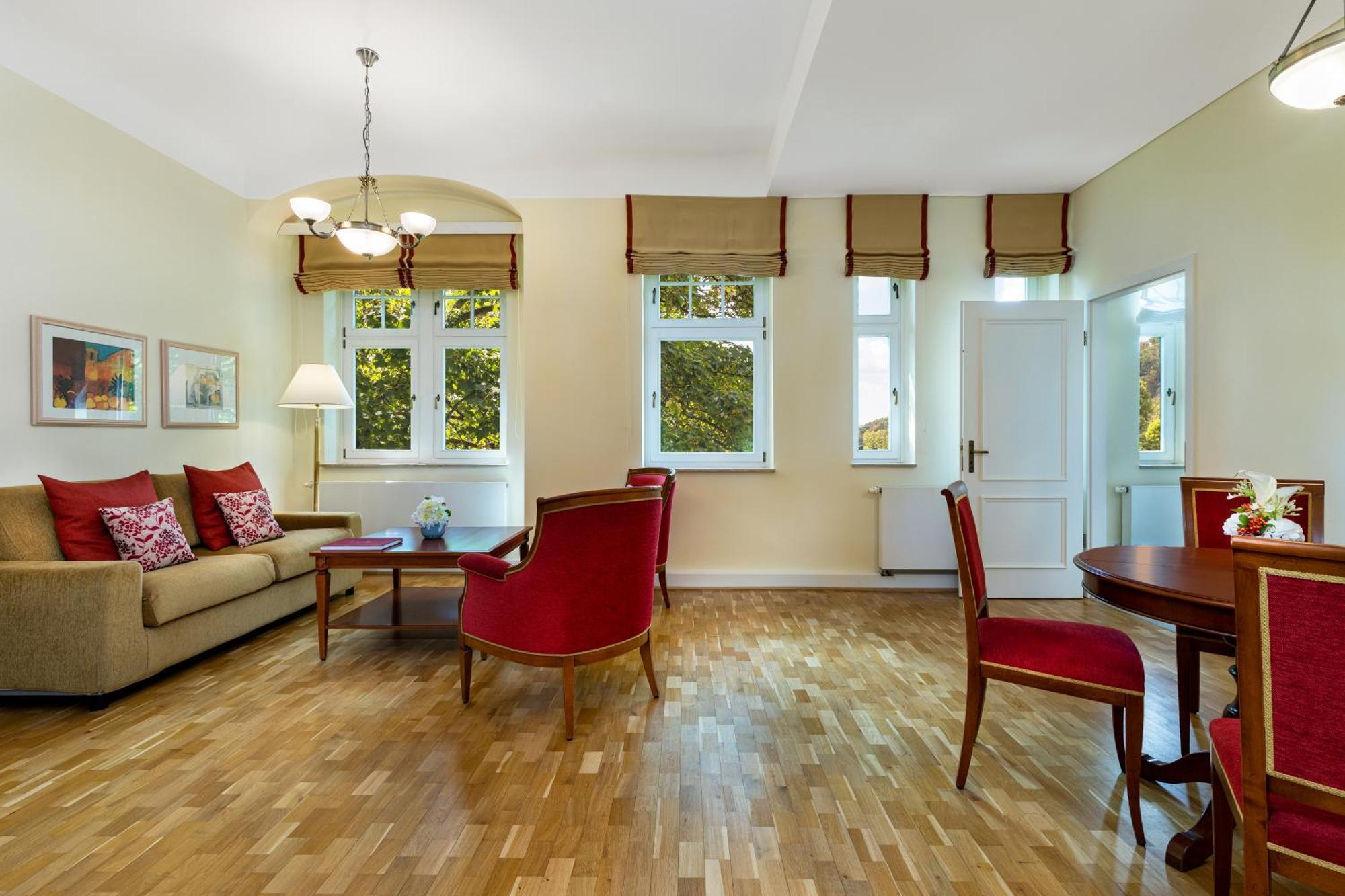 Classic Suite 1 Bedroom Suite 1 King