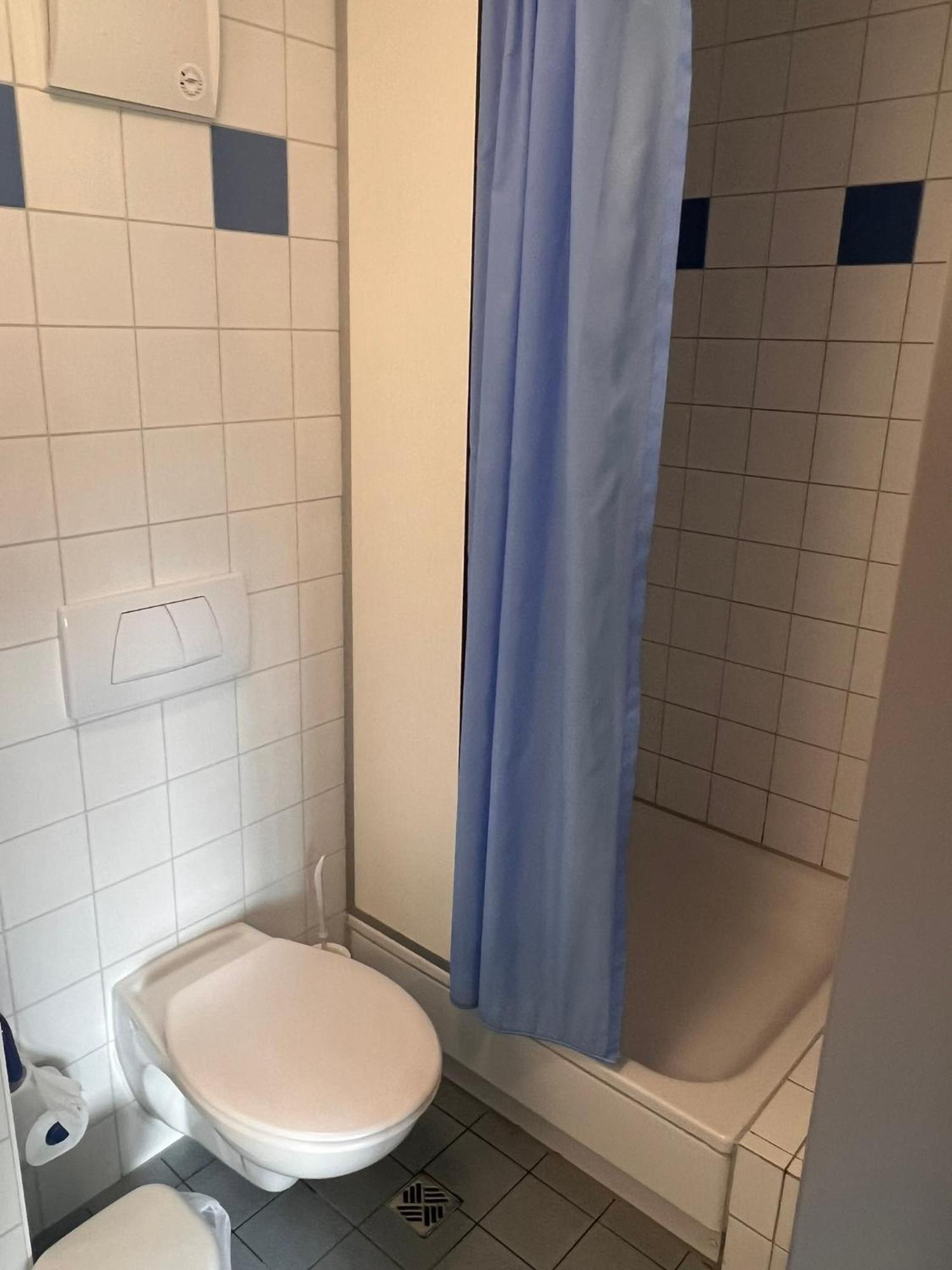 Doppel-/Zweibettzimmer mit Bad