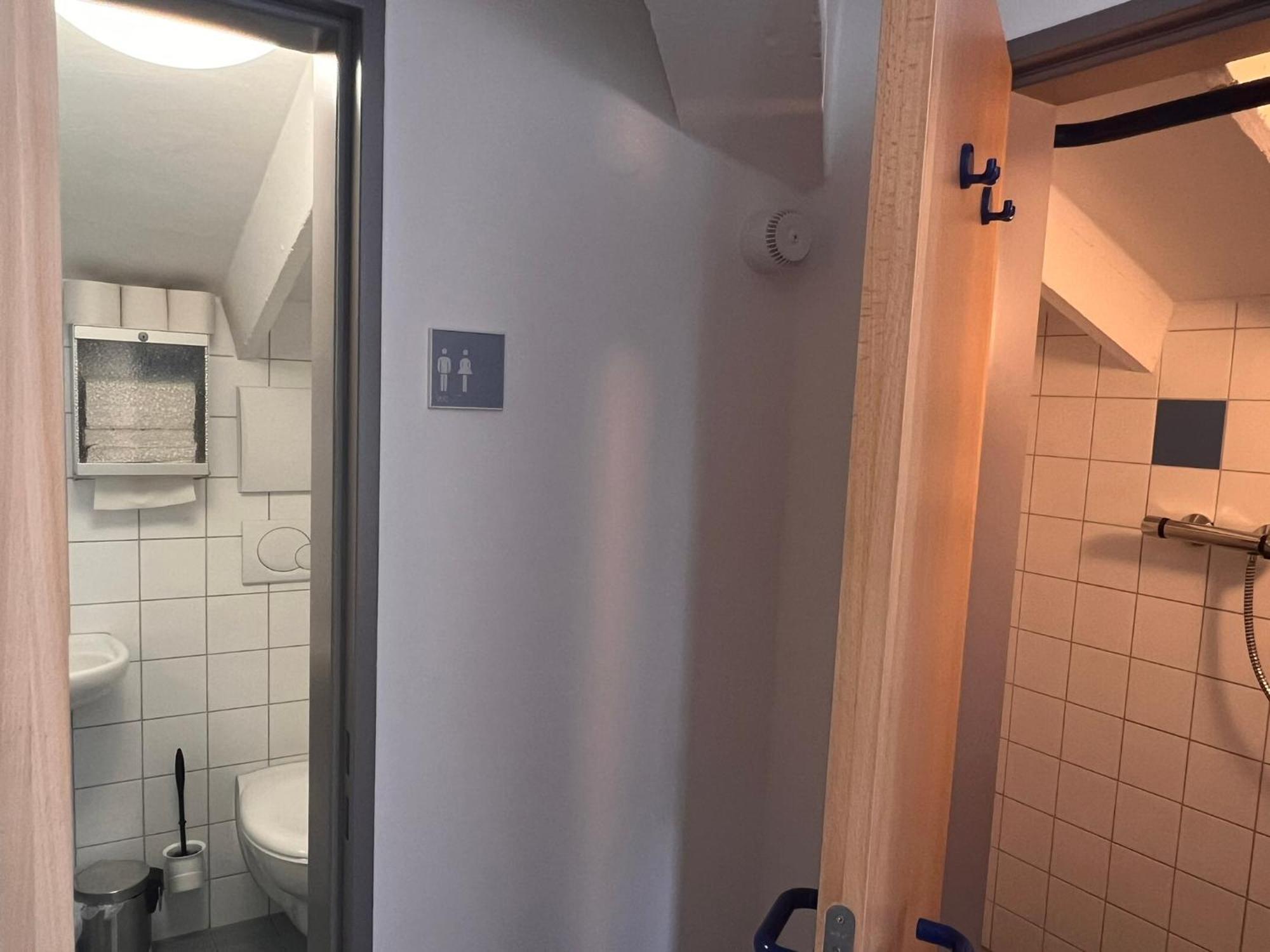 Einzelzimmer mit Gemeinschaftsbad