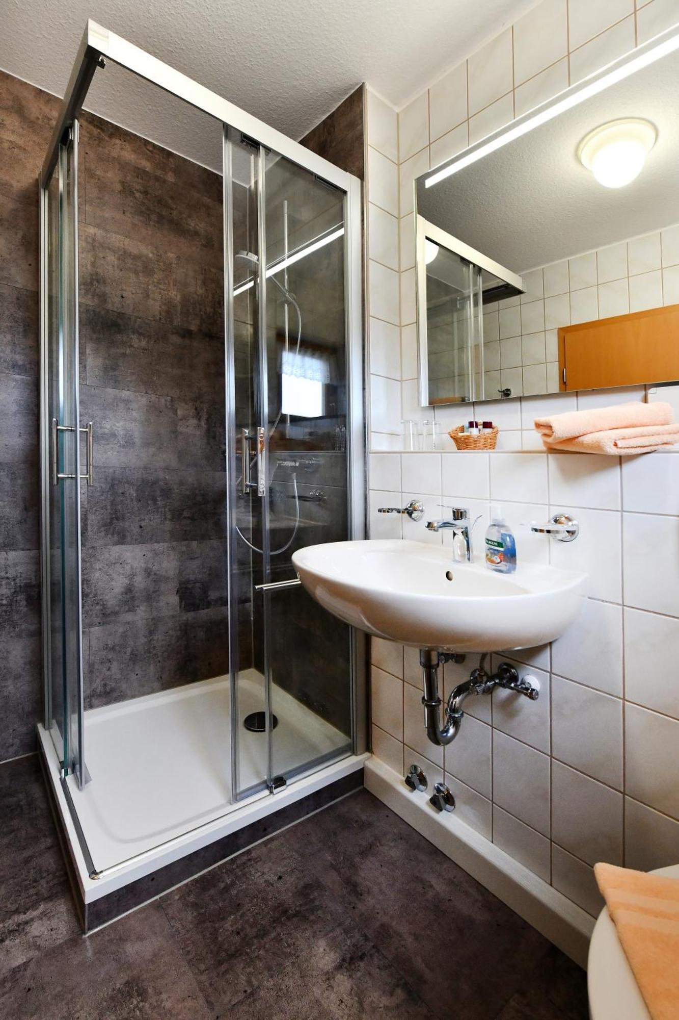 Einzelzimmer mit Dusche