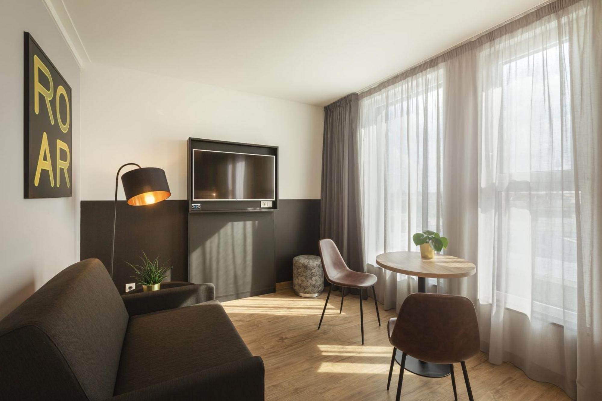 Premium Queen room with single sofa bed