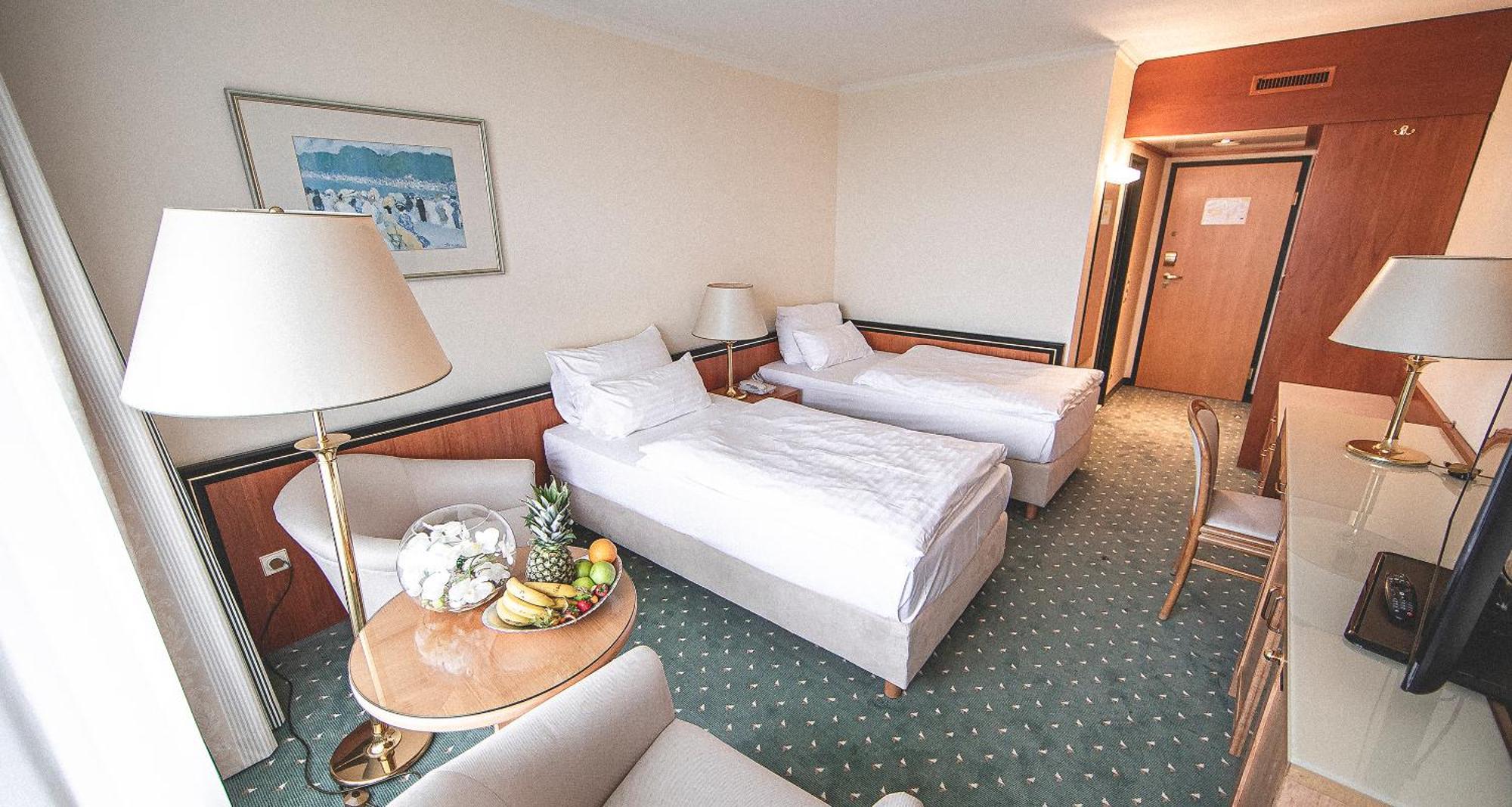 Standard Twin Room with Garden View