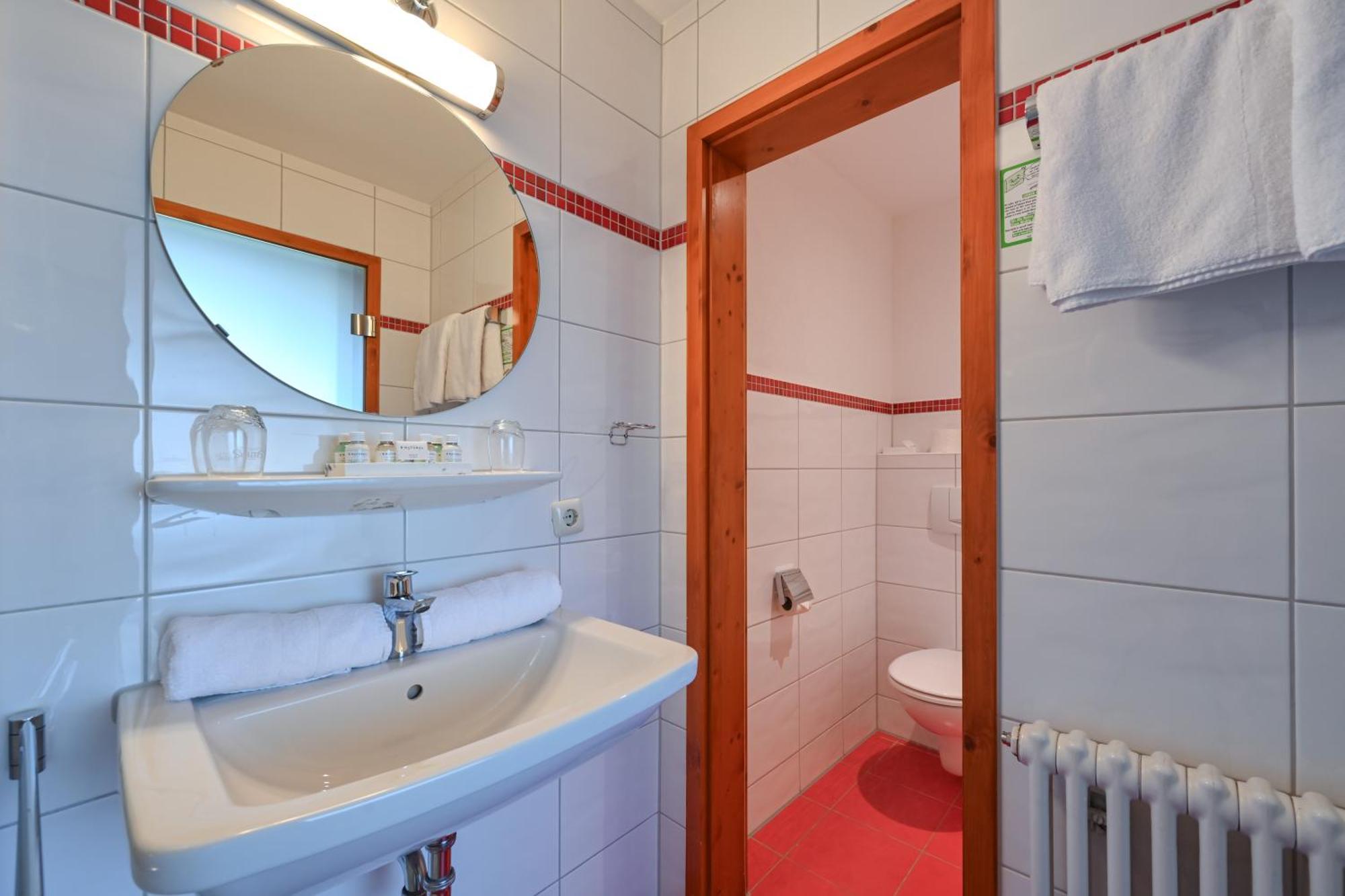 Deluxe Double Room with Balcony and Lake View