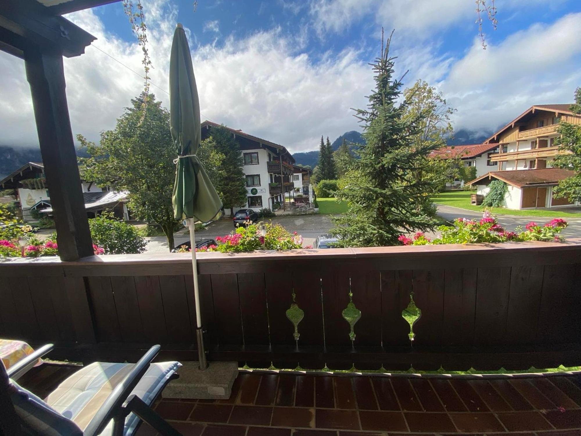 Apartment with Mountain View