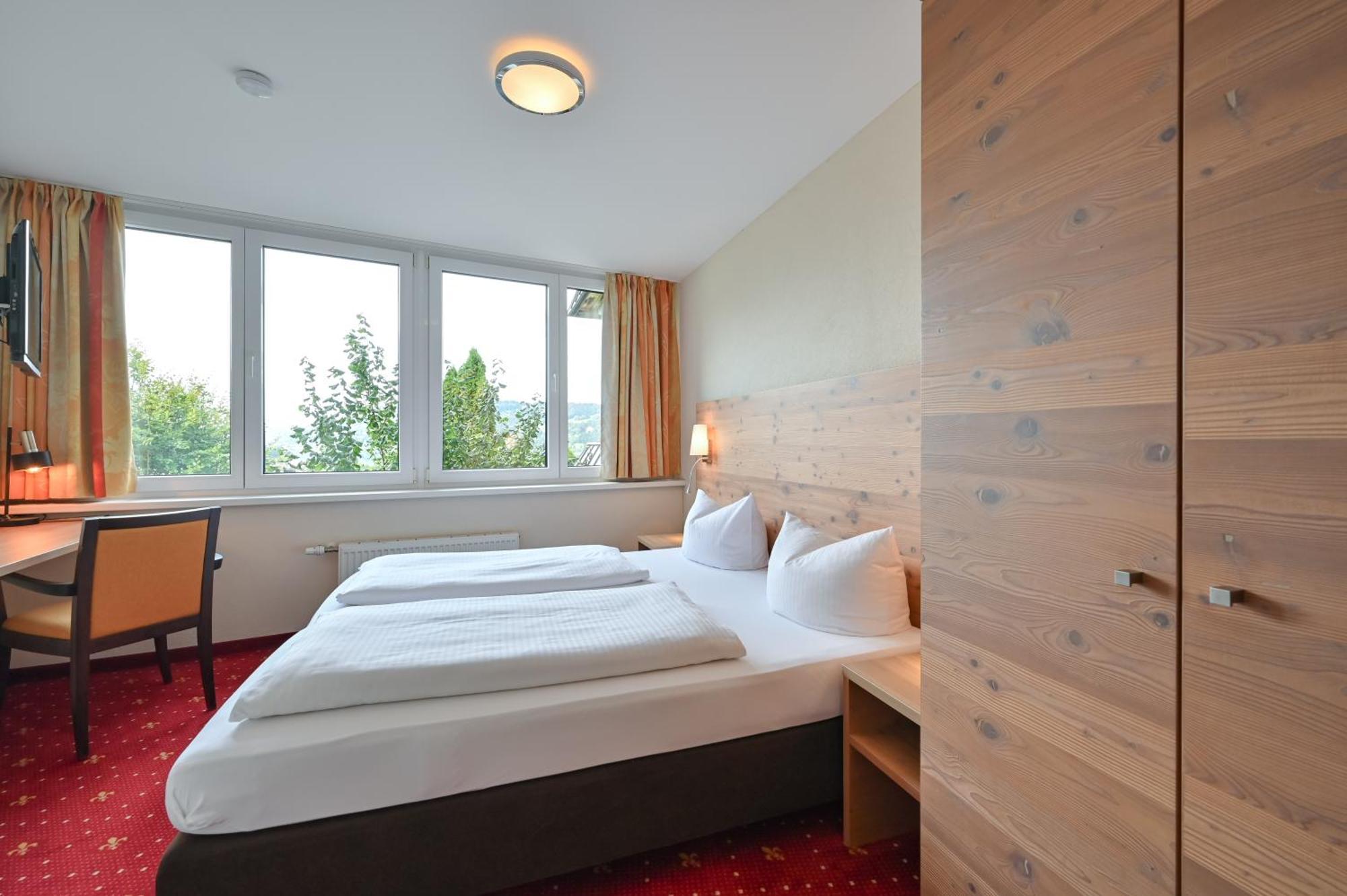 Suite with Lake View