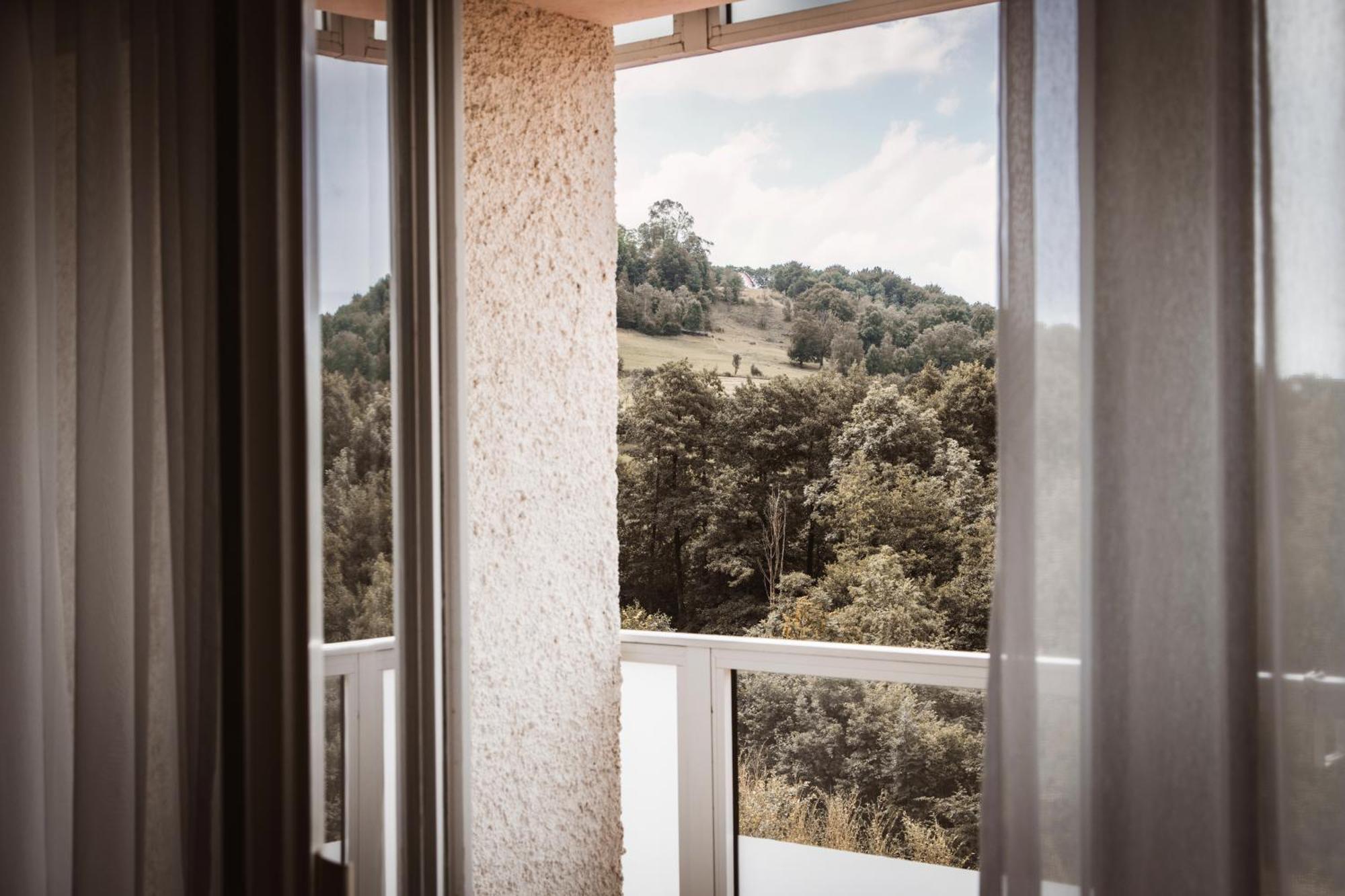 Double Room with Balcony and Valley View
