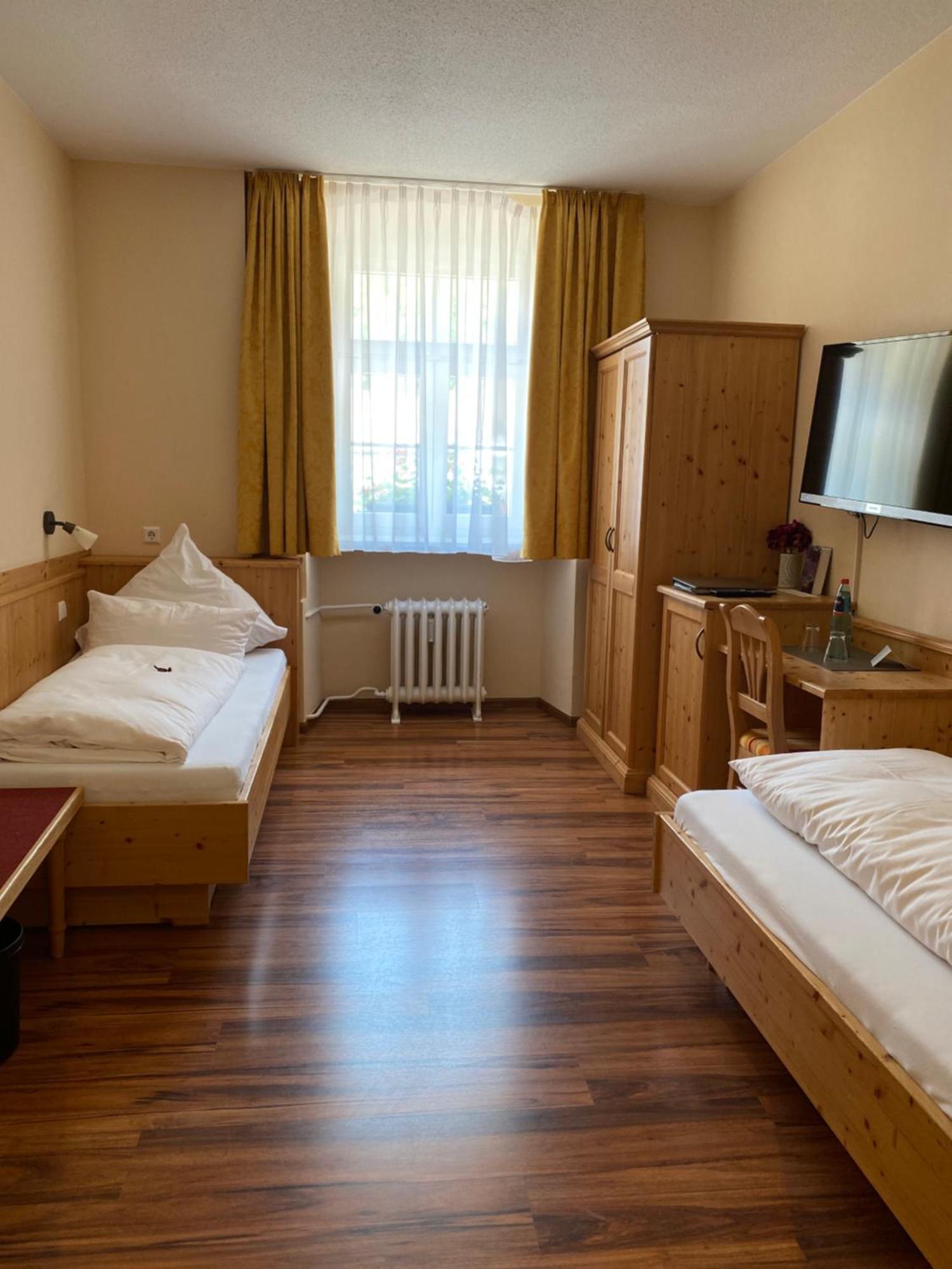 Twin Room,1649041797:JPEG