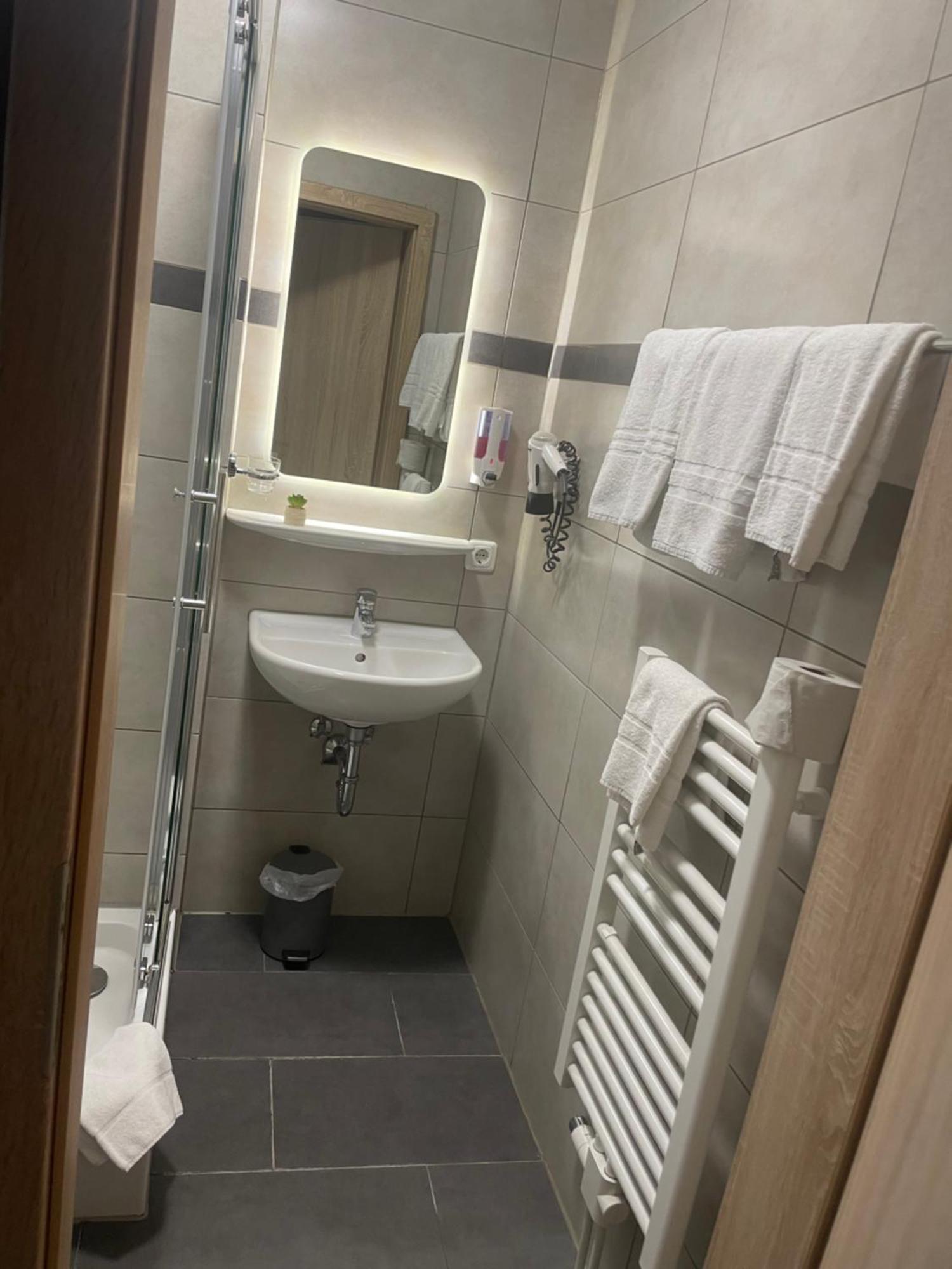 Economy Twin Room