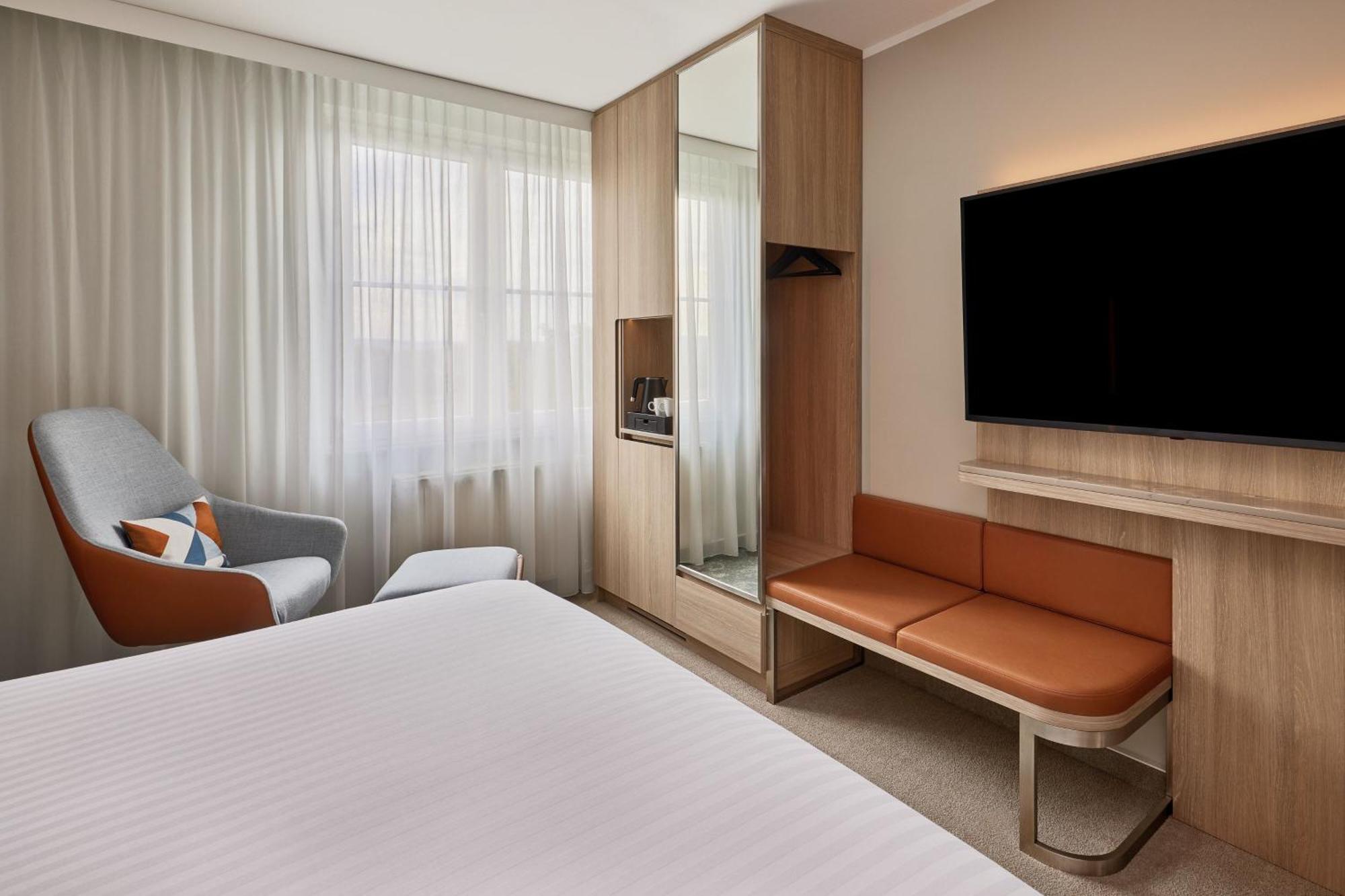 Standard King Room with Inland View