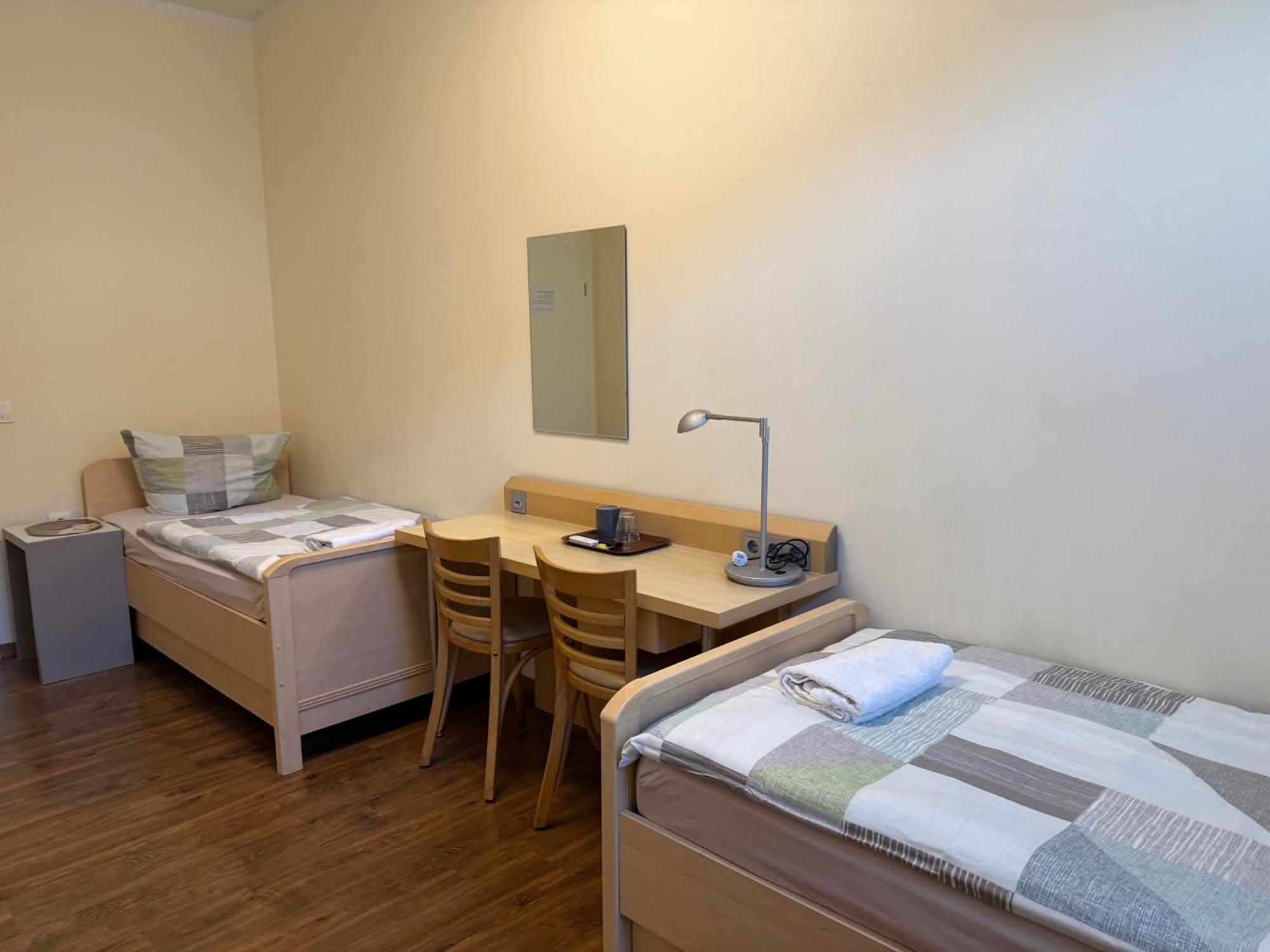 Zweibettzimmer mit Gemeinschaftsbad
