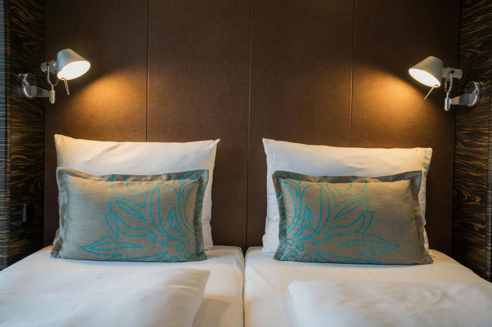 Zimmer mit Kingsize-Bett