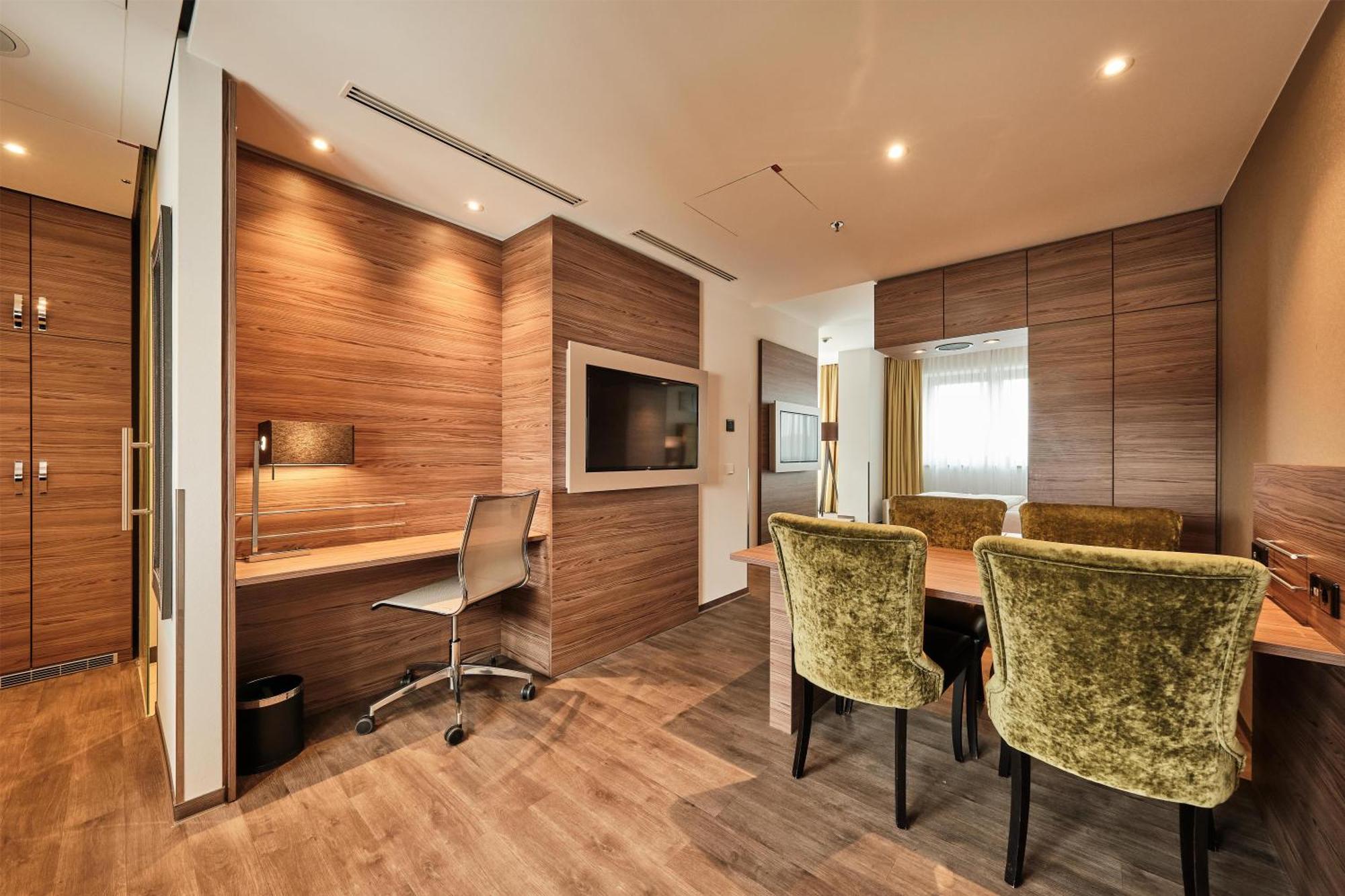 Junior Suite with City View