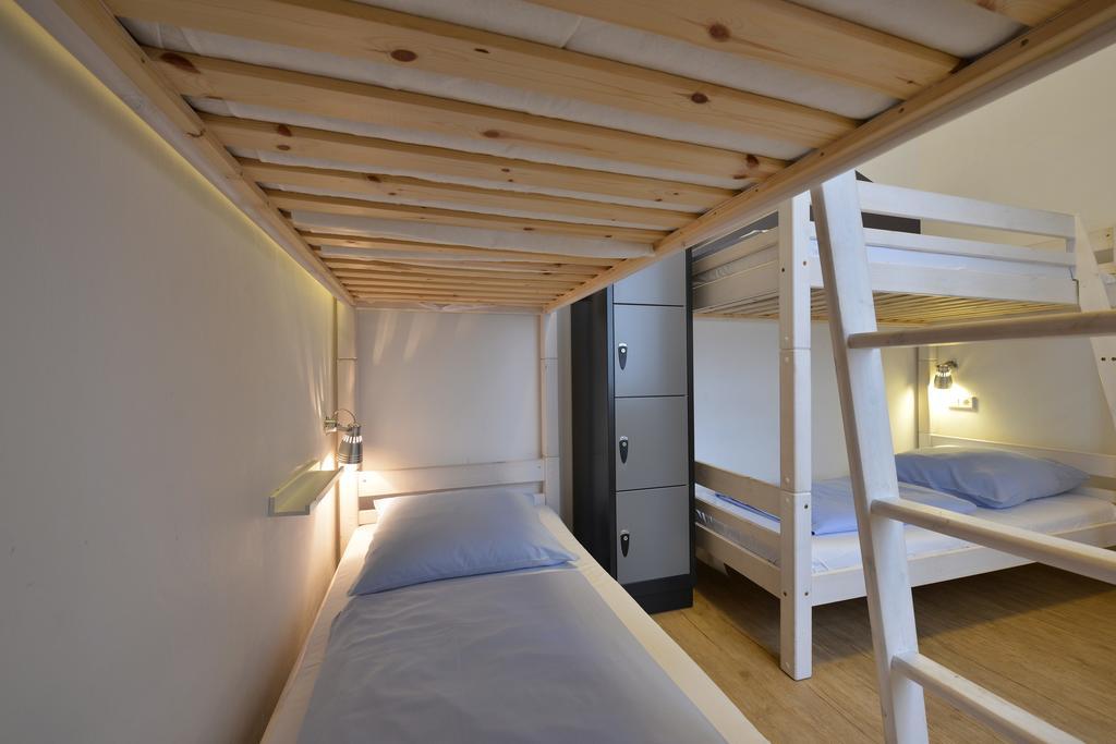 Bed 4-Bed Mixed Dormitory Room 2 bunk beds