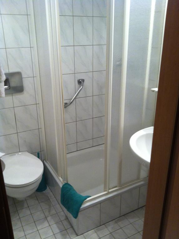 Einzelzimmer mit eigenem Bad