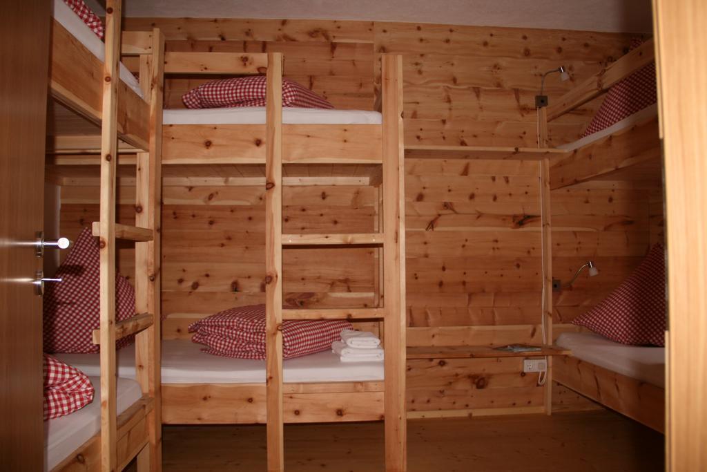 Etagenbett im gemischten Schlafsaal